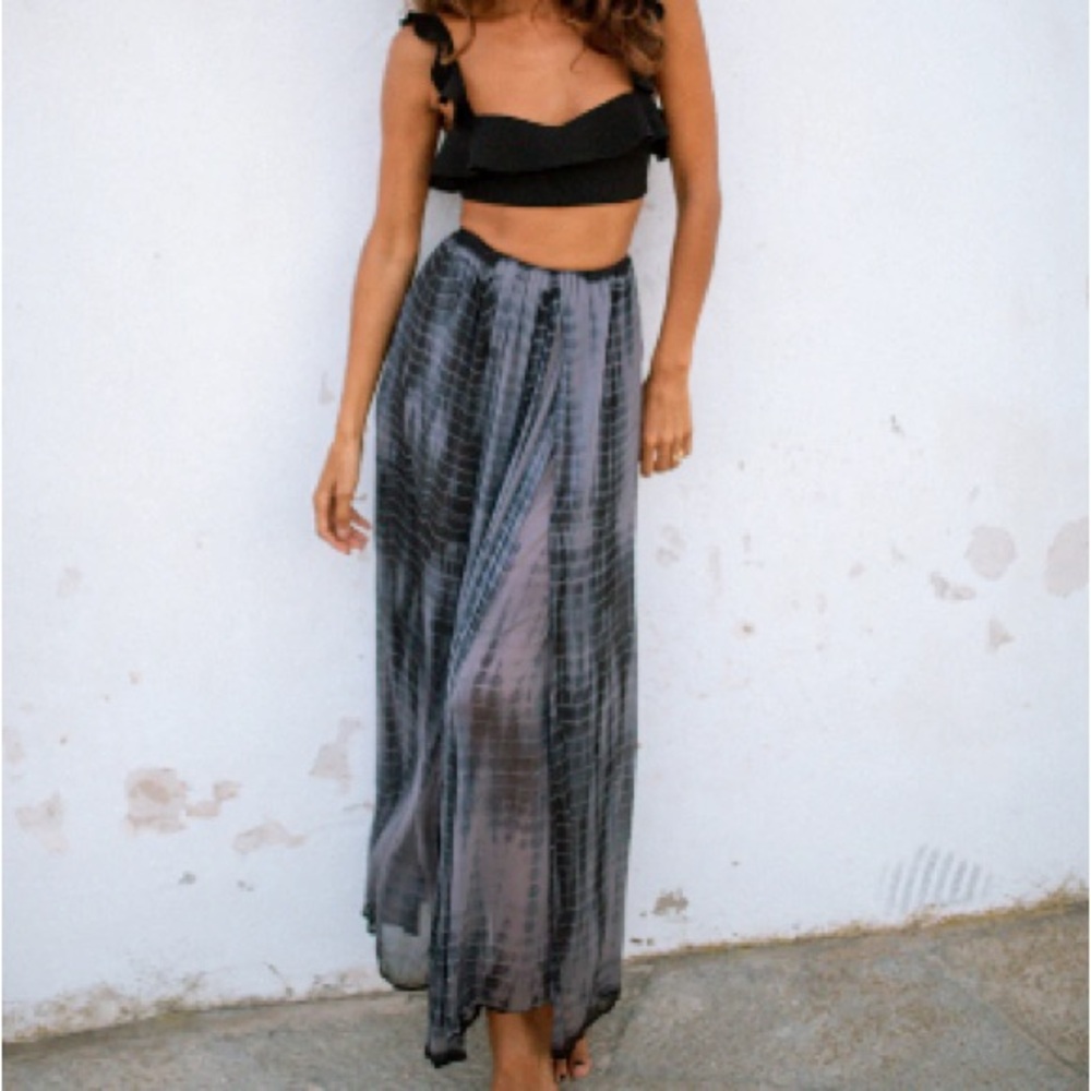 Fara Boutique Free Flow Skirt 
Shadow tie die 
Size small - Picture 7 of 8